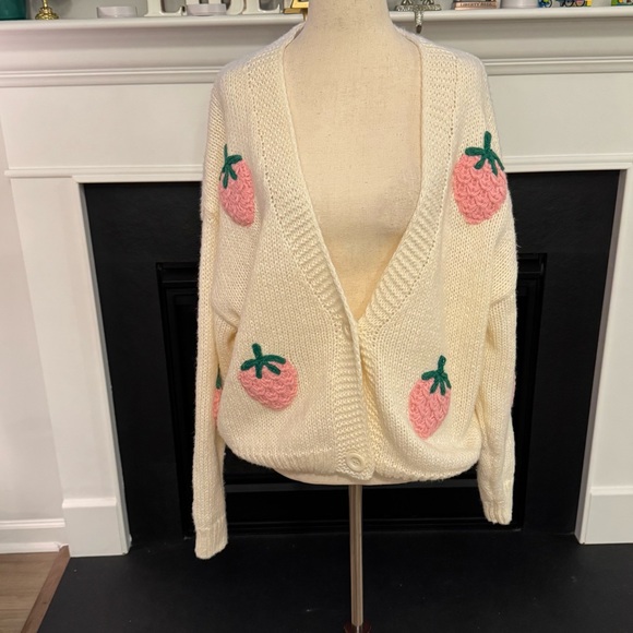 Luna Ivy Sweaters - 🍓 Luna Ivy Cream Knit Strawberry Cardigan (L)